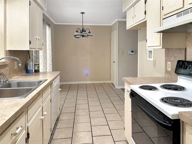 812 Monique, Cedar Hill, TX 75104