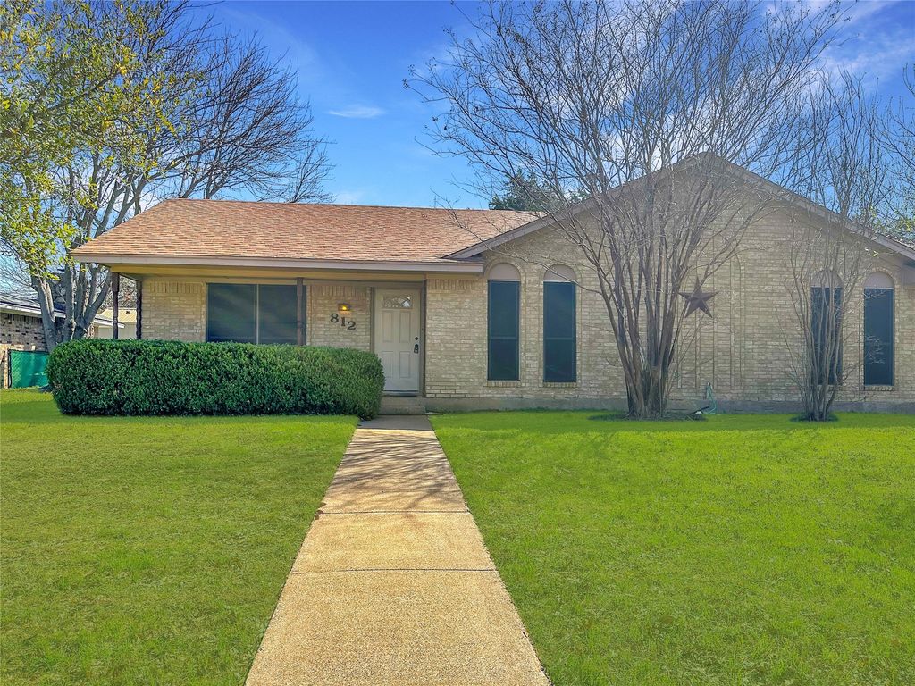 812 Monique, Cedar Hill, TX 75104