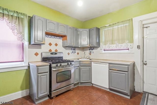 233 Meeker Ave, Newark City, NJ 07112