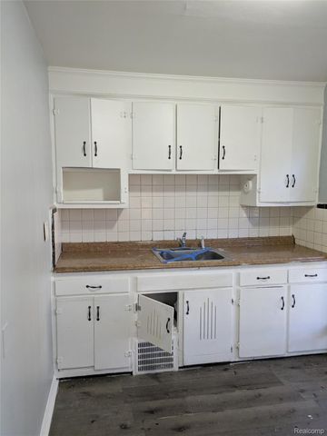 5900 Cadieux Road, Detroit, MI 48224