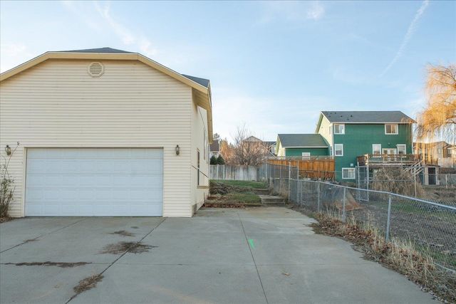 716 N 8th St, Cheney, WA 99004