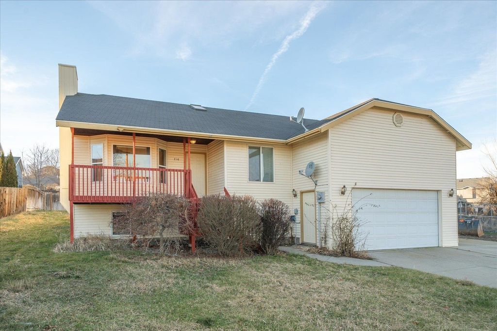716 N 8th St, Cheney, WA 99004