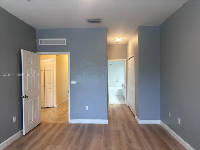 10132 NW 7th St 208, Miami, FL 33172