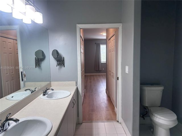 10132 NW 7th St 208, Miami, FL 33172