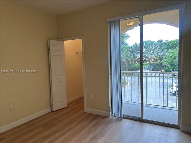 10132 NW 7th St 208, Miami, FL 33172