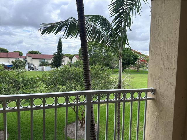 10132 NW 7th St 208, Miami, FL 33172