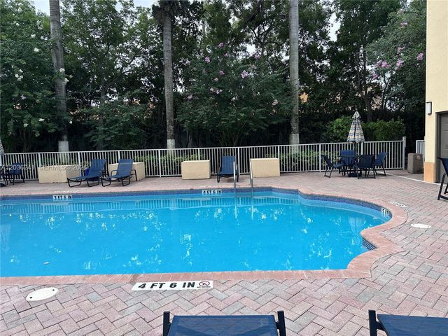 10132 NW 7th St 208, Miami, FL 33172