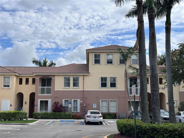 10132 NW 7th St 208, Miami, FL 33172