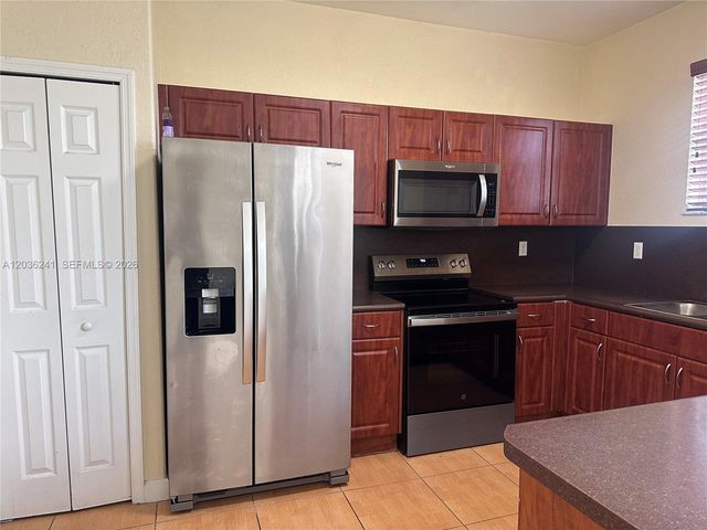 10132 NW 7th St 208, Miami, FL 33172