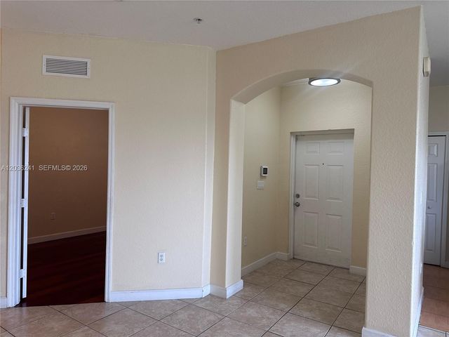 10132 NW 7th St 208, Miami, FL 33172