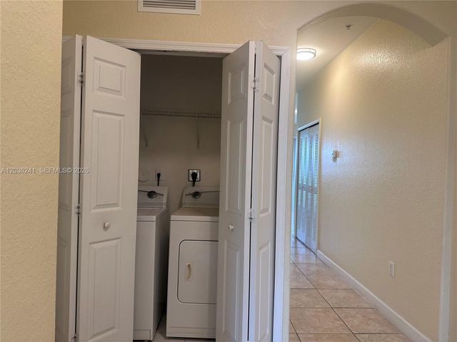 10132 NW 7th St 208, Miami, FL 33172