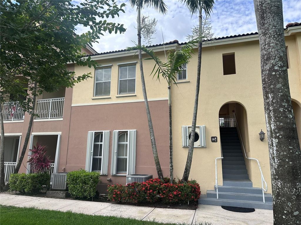 10132 NW 7th St 208, Miami, FL 33172