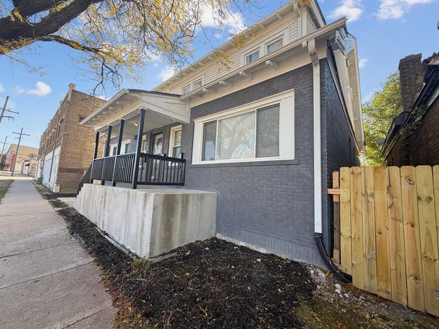 1917 W Atkinson AVENUE, Milwaukee, WI 53206