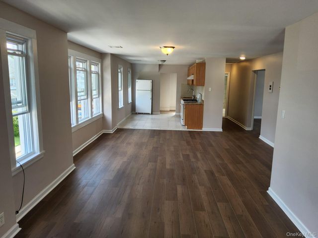 90 Hempstead Avenue, Lynbrook, NY 11563