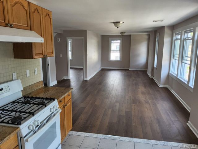 90 Hempstead Avenue, Lynbrook, NY 11563