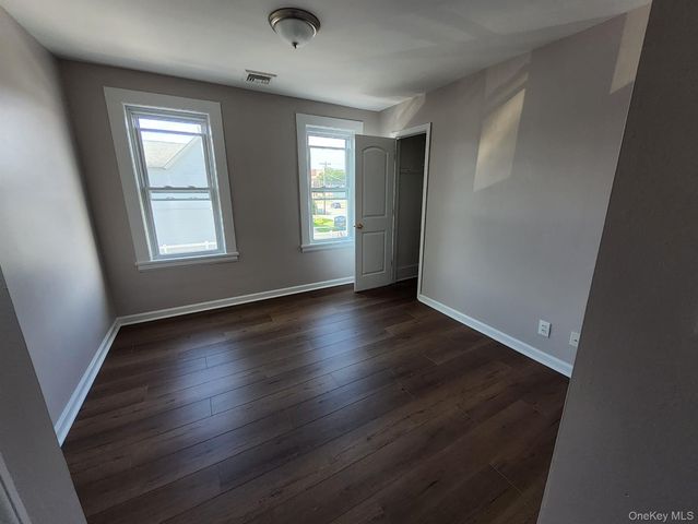 90 Hempstead Avenue, Lynbrook, NY 11563