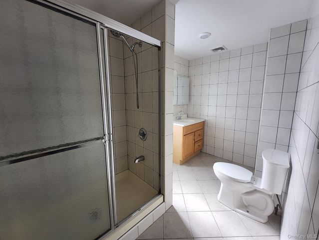90 Hempstead Avenue, Lynbrook, NY 11563