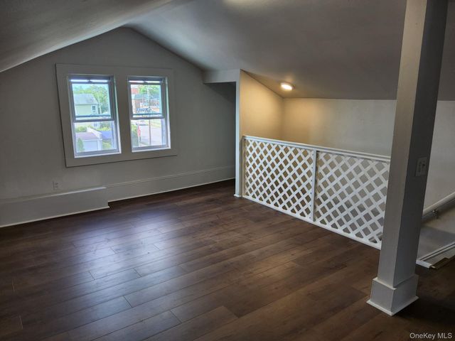 90 Hempstead Avenue, Lynbrook, NY 11563