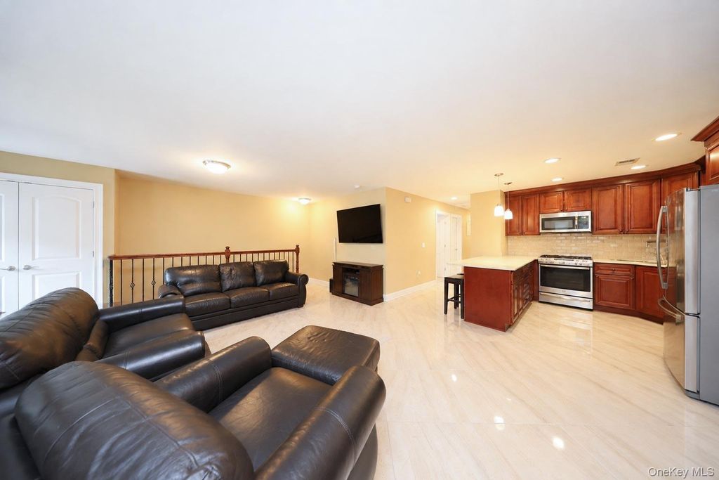 15 Wiltshire Ln, Staten Island, NY 10309 — photo 3