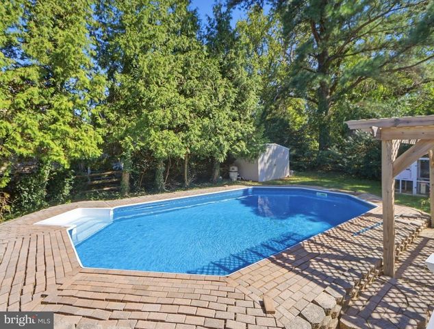 4613 LINDEN AVE, Halethorpe, MD 21227