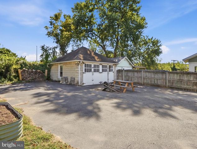 4613 LINDEN AVE, Halethorpe, MD 21227