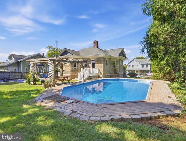 4613 LINDEN AVE, Halethorpe, MD 21227
