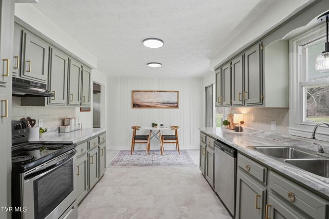 1290 South Shady Street, Mountain City, TN 37683