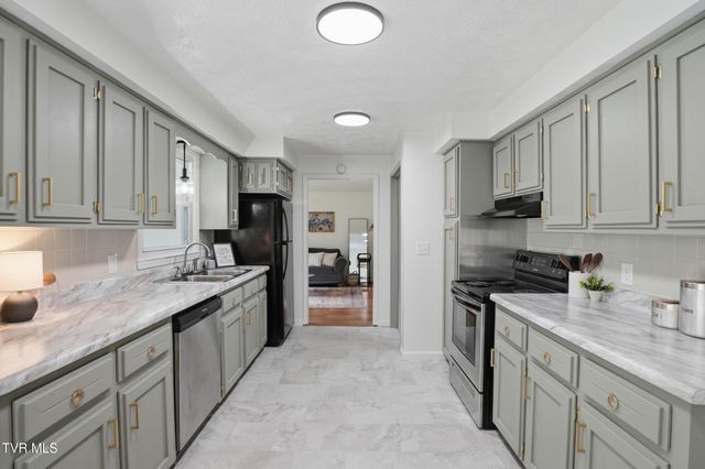 1290 South Shady Street, Mountain City, TN 37683