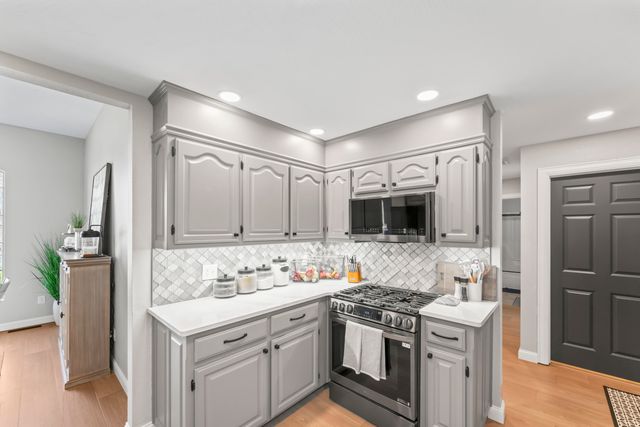 5348 S Woodfield Avenue, Springfield, MO 65810