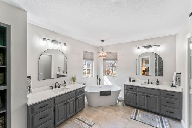 5348 S Woodfield Avenue, Springfield, MO 65810