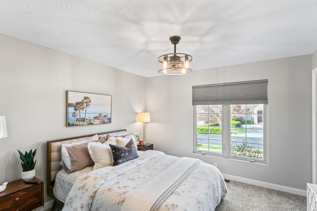 5348 S Woodfield Avenue, Springfield, MO 65810