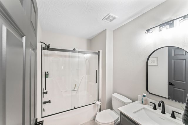 5348 S Woodfield Avenue, Springfield, MO 65810