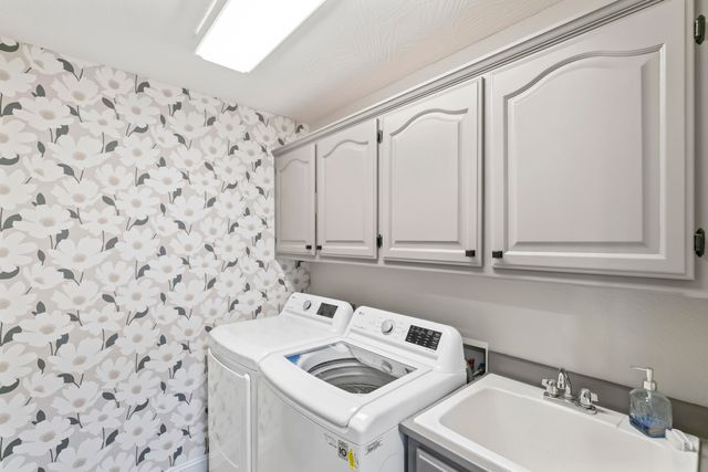 5348 S Woodfield Avenue, Springfield, MO 65810