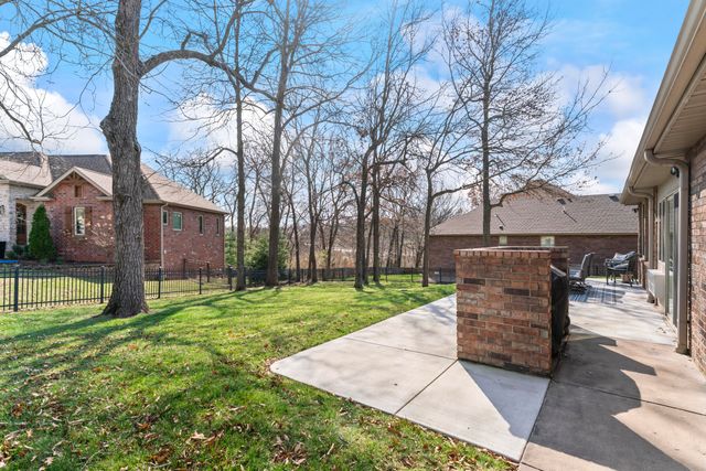 5348 S Woodfield Avenue, Springfield, MO 65810