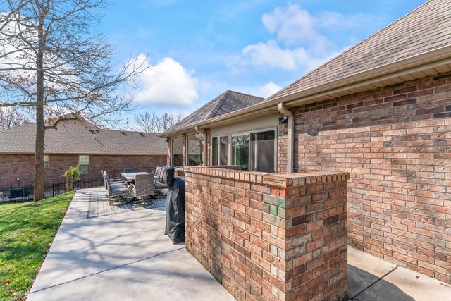 5348 S Woodfield Avenue, Springfield, MO 65810