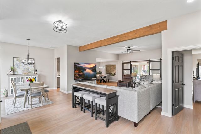 5348 S Woodfield Avenue, Springfield, MO 65810