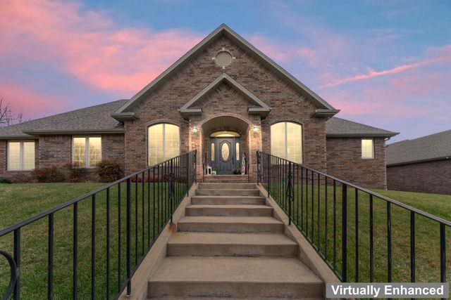 5348 S Woodfield Avenue, Springfield, MO 65810