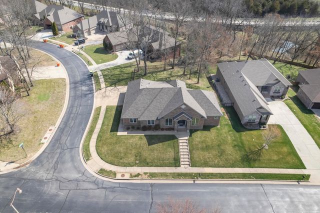 5348 S Woodfield Avenue, Springfield, MO 65810