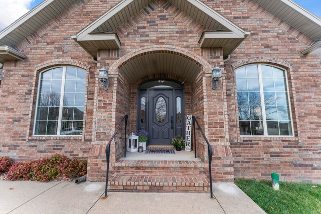 5348 S Woodfield Avenue, Springfield, MO 65810