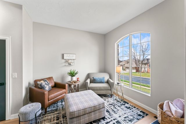 5348 S Woodfield Avenue, Springfield, MO 65810