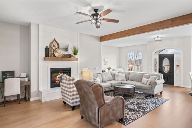 5348 S Woodfield Avenue, Springfield, MO 65810