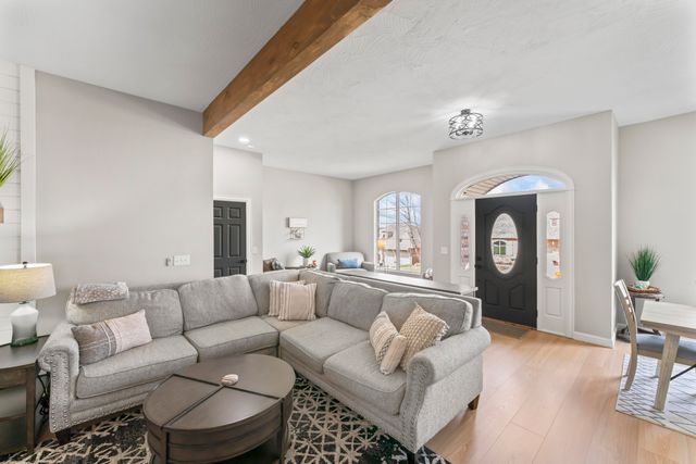 5348 S Woodfield Avenue, Springfield, MO 65810