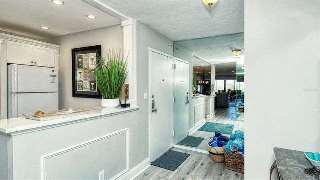 1255 E PEPPERTREE DRIVE 305, Sarasota, FL 34242