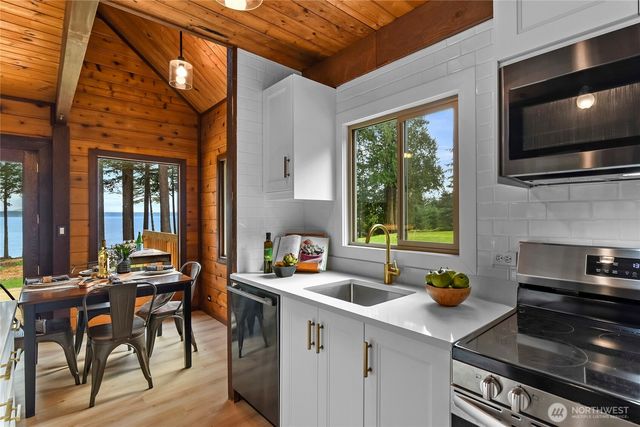 34266 Pilot Point Road NE, Kingston, WA 98346