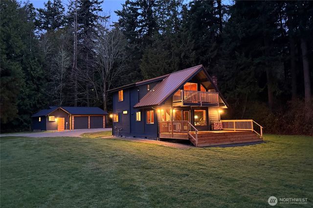 34266 Pilot Point Road NE, Kingston, WA 98346