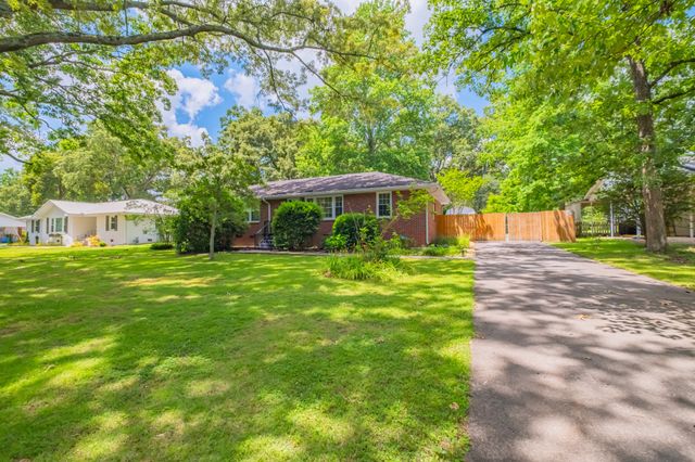 207 Westwood Dr, Tullahoma, TN 37388