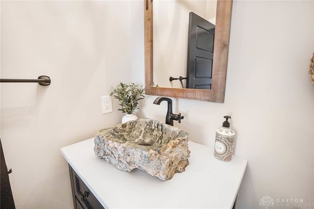 2220 Wilmington Road, Lebanon, OH 45036