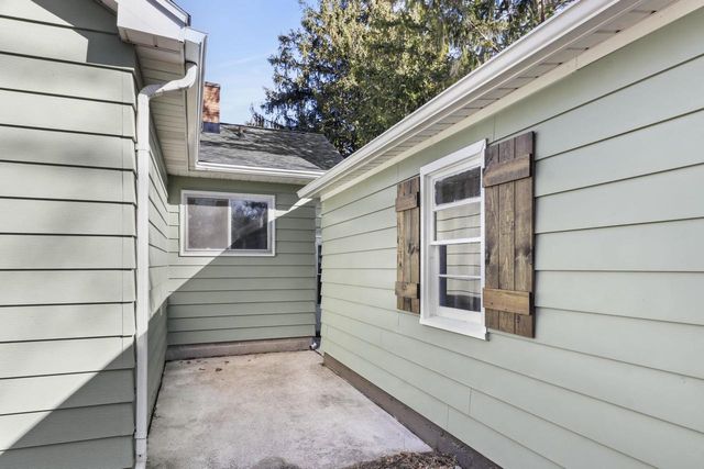 111 E Green Street, Watertown, WI 53098