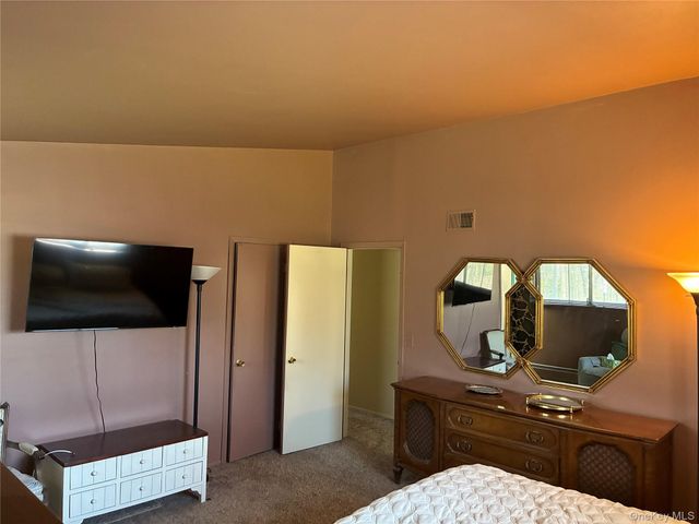 35 Goebel Road, New City, NY 10956