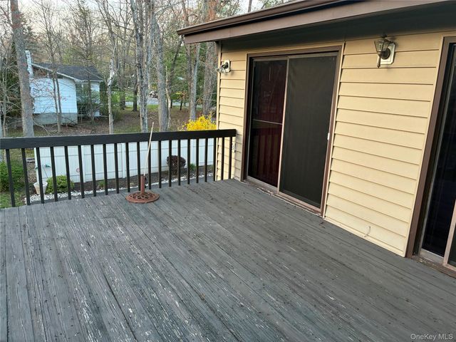 35 Goebel Road, New City, NY 10956
